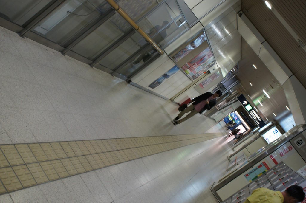 JR札幌駅通路 1/50 f5 ISO800